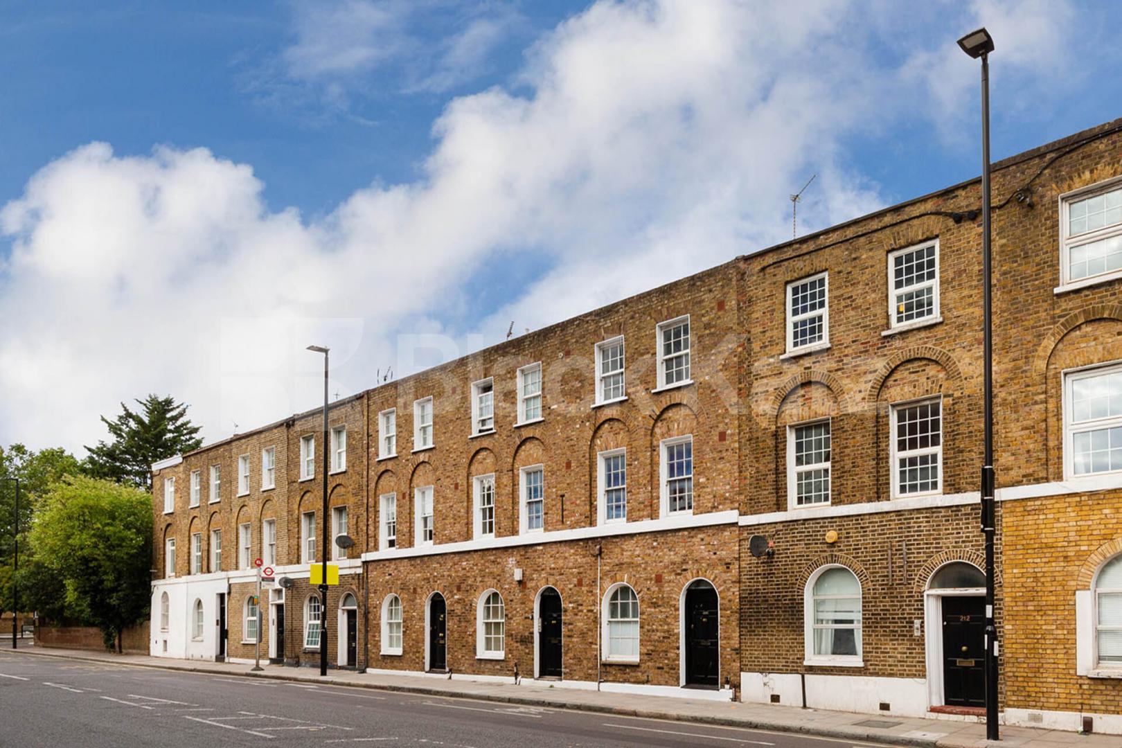 large and recently decorated property with hard wood floors and dishwasher New North Road, Shoreditch Park